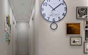 时钟挂在客厅什么位置最好