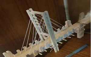 通用技术手工作品(木质斜拉桥模型)