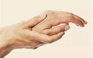 右手食指麻木有大病预兆(经常手麻的人需警惕这8种疾病)