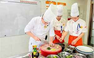 新东方厨师学校多少钱一年(新东方学厨师学一年大概多少钱)